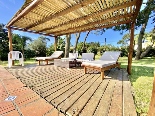 Casa Con Pileta 3 Dormitorios 2 Baños