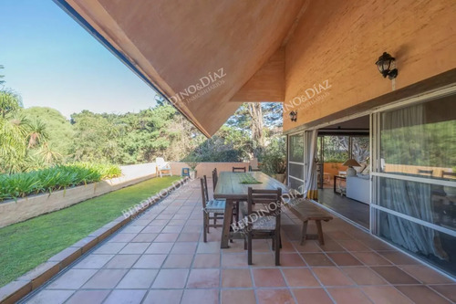 Casa En 3 Niveles 6 Dormitorios Barrio Golf En Venta Punta Del Este