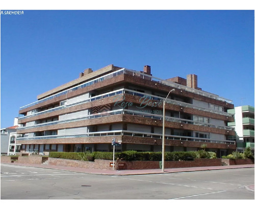 Venta De Apartamento En Edificio Porto Santo