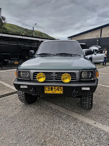 Toyota Hilux 2.4l 117 hp 4x4