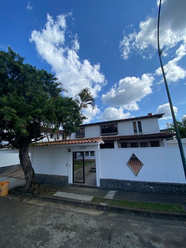 Vendo Casa 360m2 4h+s/5b/4p Lomas De La Lagunita 2875
