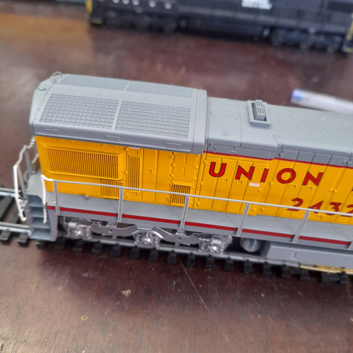 Imagem 6 de 10 de Locomotiva Ho Ge C30-7 Up 2432 Atlas 9 Polegadas /19