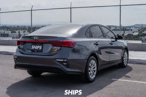 Kia Forte 2.0 L 4 p Mt