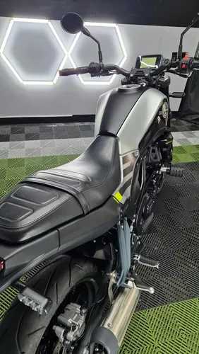 Benelli Leoncino 250cc, Modelo 2023 Color Gris, Único Dueño,