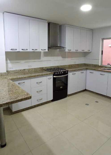 Townhouse En Alquiler El Castaño