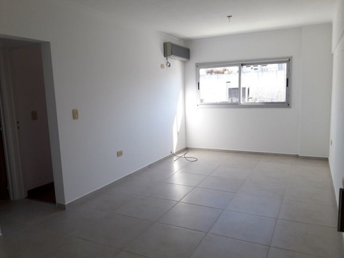 Imagen 1 de 8 de 59 E/13 Y 14 - 1 Dormitorio - Baum Propiedades