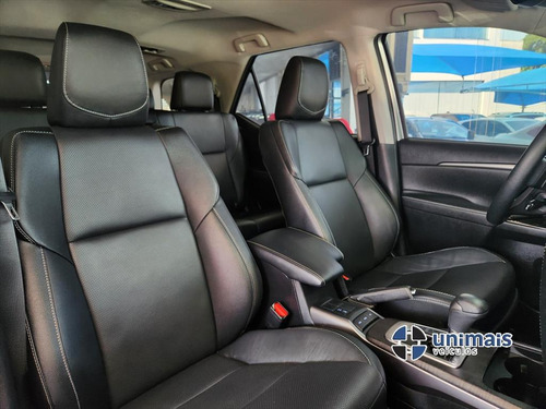 Toyota Hilux SW4 2.8 D-4D TURBO DIESEL SRX 7L 4X4 AUTOMÁTICO