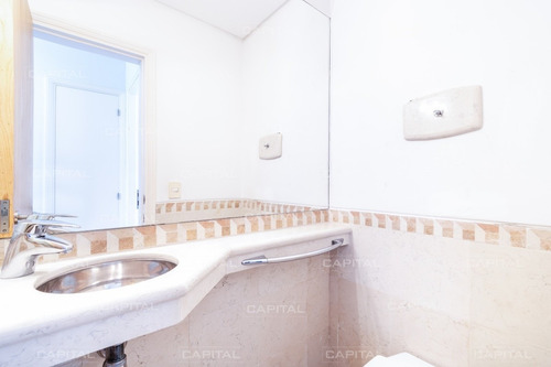 Moderno Apartamento En Alquiler De Tres Dormitorios En Primera Linea, Playa Brava- Ref: 30122