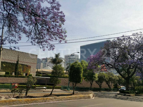Casa En 2 Niveles Con Potencial Para Modernizar O Construir Un Gran Proyecto