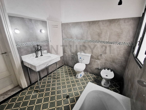 Imagen 23 de 30 de Casa De Estilo En Venta En La Plata