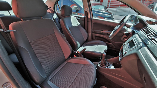 Imagem 6 de 7 de Volkswagen Voyage Msi 1.6 Flex Mec