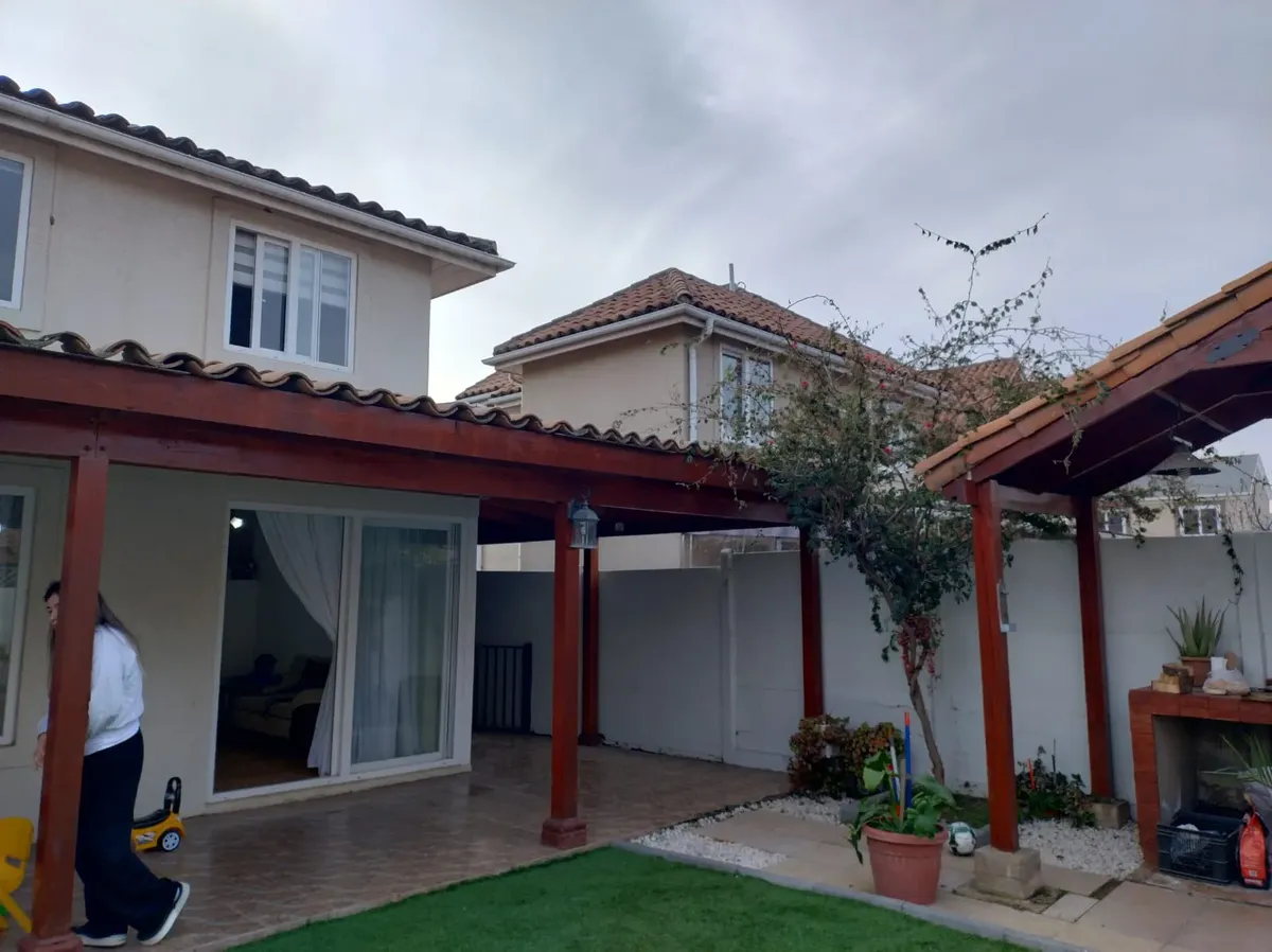 Imagen 2 de 12 de Casa Venta En Laguna Del Sol Padre Hurtado De 4 Dorm 3 Baños