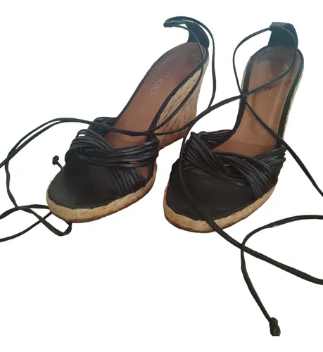 Sandalias con tiras cruzadas en la pierna sale