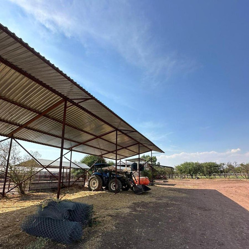 Magnífico Rancho Ganadero Con Excelentes Instalaciones Sup. 25 Hectáreas.
