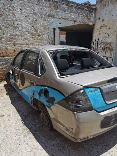 Ford Fiesta Desarmó Por Partes