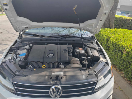 Volkswagen Jetta 2.5 Comfortline Tiptronic At