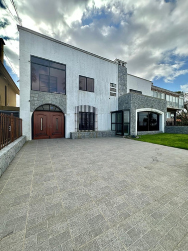 Casa Frente Al Mar En Punta Gorda Carrasco, Primera Linea