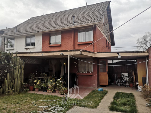 Casa En Venta De 3 Pisos, 4 Dormitorios En Ciudad Satélite