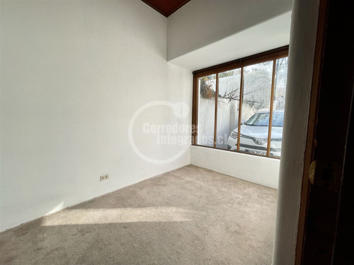 Casa En Venta De 4 Dorm. En Ñuñoa. Metro Inés De Suárez