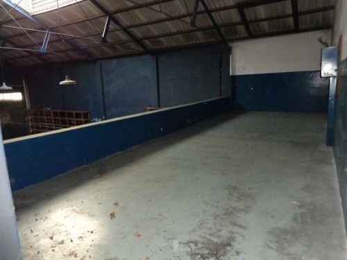 2 Naves, 2 Entradas Camiones, Local, Oficinas Y Deposito