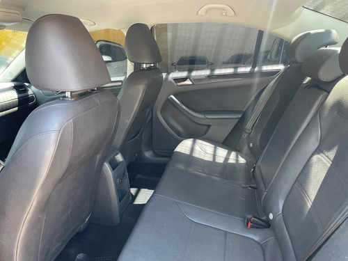 Volkswagen Jetta 2.0 Comfortline Flex 4p Automática