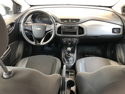 Imagen 5 de 15 de Chevrolet Onix Plus 1.4 Joy Black Mt 4p