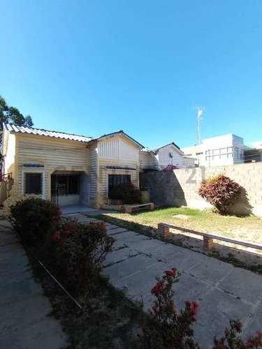 Casa Con Buena Disposicion Comercial Para Remodelar En Cumana