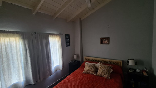 En Venta En El Palomar, En Planta Baja Hermosa Propiedad De 4 Ambientes Con 2 Baños, Living Comedor; Cocina Comedor; Tres Dormitorios Garage Y Fondo. F: 8498