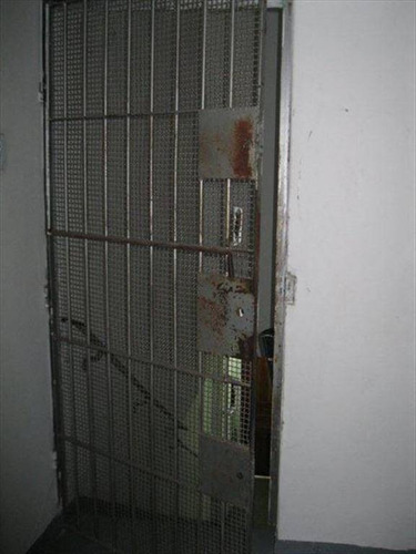 Imagem 14 de 16 de Sala Comercial Bem Localizada Com 2 Banheiros E 1 Lavabo No Centro Em Sao Vicente - Hm1665