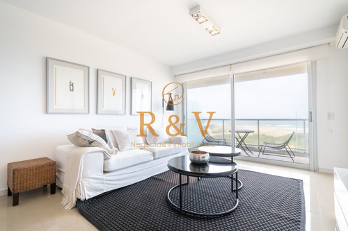 Imagen 14 de 28 de Apartamento De Tres Dormitorios En Suite En Alquiler Con Vista El Mar En Primera Lãnea Playa Brava