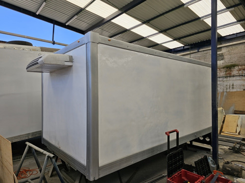 Caja Refrigerada De 4.20 Metros De Largo Para 6 Tarimas