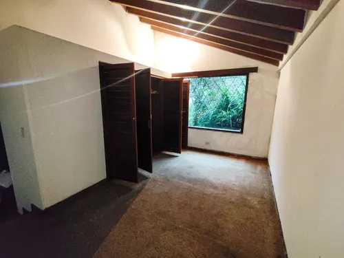 Casa En Venta En Provenza. Cod V2311