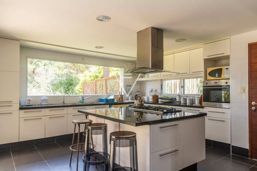 Venta Casa 5 Dormitorios En Pinar Del Faro José Ignacio Distribuida En Tres Plantas (pfh13)