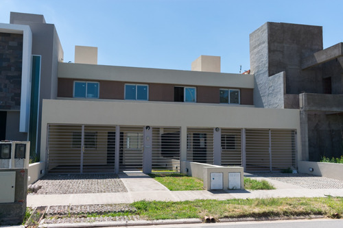 Duplex De 3 Dorm. En Claros Del Bosque, Calidad!!!