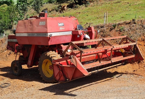 Colheitadeira Massey Ferguson 220 Ano 1979