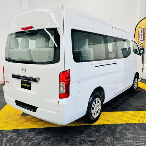 Nissan Urvan 2.5 15 Pas Amplia Aa Mt