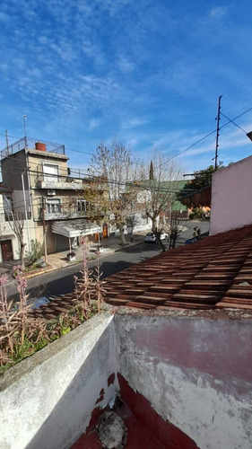Imperdible Casa De 5 Amb. Con Gge. Espacios Amplios Y Ubicación Estratégica.