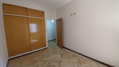 Departamento 2 Dormitorios En Venta. Pleno Centro, Laprida Al 100