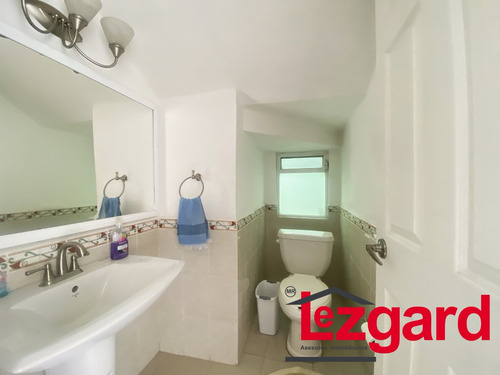 Amplio Refugio Familiar: Casa Con 5 Recámaras A La Venta En Lomas De Cocoyoc