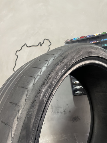 Pneu 285/35r22 Yokohama Advan Sport V105 (Usado)