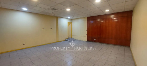 Gran Local En Av. Andrés Bello | Ubicación Privile...