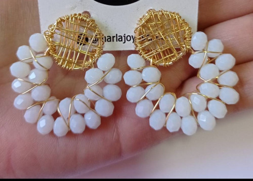 Aros En Alambrismo Con Piedras Rojas Baño Oro 18k