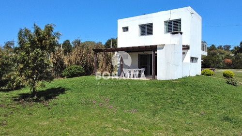 Casa En Punta Colorada - Piriápolis. 600 Metros De La Playa. 6 Personas, 3 Dormitorios, 2 Baños.