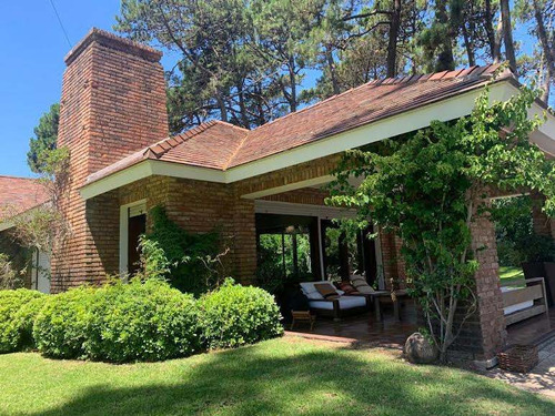 Casa En Alquiler De 3 Dormitorios C/ Cochera En Lugano