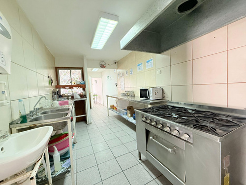 Venta Hostal Av Carlos Oviedo Cavada