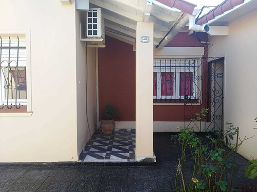 Casa Ana Acerboni 1359 - Barrio Ferroviario, Banfield