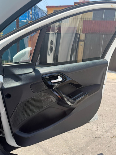 Peugeot 2008 1.2 Puretech Allure Pack