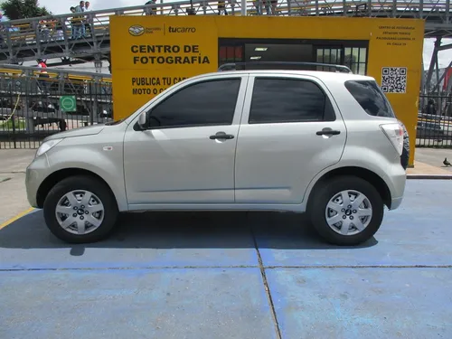 Daihatsu Terios OKII 1.5CC J210LG 4X4 MT AA