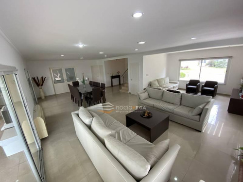 Casa En Venta En Barrio Santa Ana Moreno