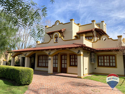 Casa 6 Ambientes En Venta Con Parque Y Pileta 